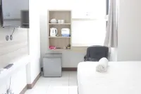 Modern and Comfy Studio Apartment at Lodge Paskal Near Binus University Hotels in Andir