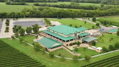 Downtown Loft Amazing Bath Tub & Shower #9 Hotels in Perry County