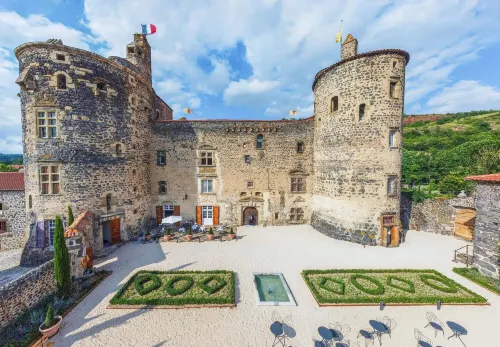 Château de Saint Vidal - ที่มีที่จอดรถ
