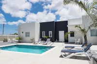 The Palm Leaf Apartments - Private Pools