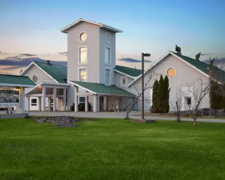 Prospectors Inn Hotels in Timiskaming District