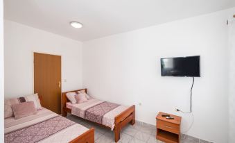 Cozy Apartment Marija with Garden