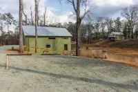 Hidden Oaks Majestic Cabin #3 Hotels in Henry County