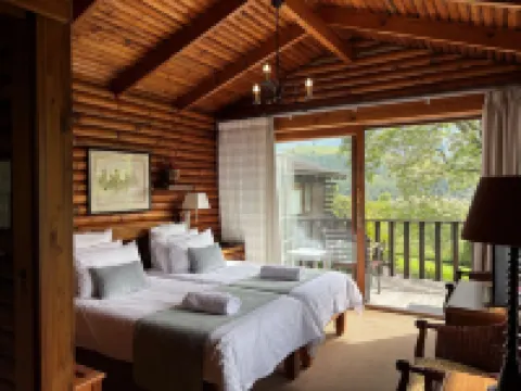 Eight Bells Mountain Inn