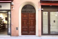 Casa Isolani, Piazza Maggiore