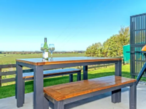 208 Lake Road Hotels in Gisborne