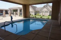 One Life Studio and Suites فنادق في Knight Township