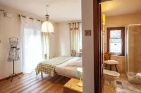 Maison le Champ B&B Questa Casa Non è un Albergo Hotels in Ла-Саль