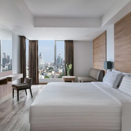 Adelphi Grande Sukhumvit Отели рядом с достопримечательностью «Ваттана»