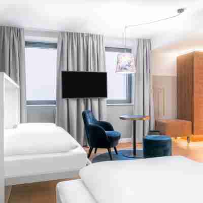 Stage 12 Hotel by Penz Rooms