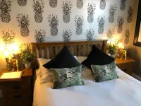 The Wheatsheaf Pub, Kitchen & Rooms Hotels in Rushcliffe District