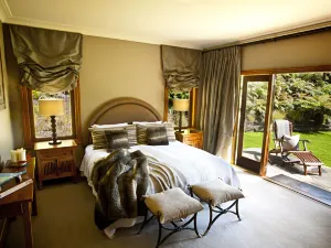 Treetops Lodge & Estate