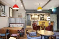 George Hotel & Granary Hotel di Frome