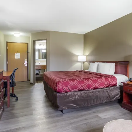 Econo Lodge Inn & Suites