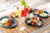 Casa Marina Key West, Curio Collection by Hilton - breakfast