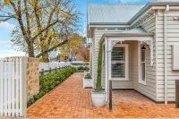 Grandview Accommodation - the Elm Tree Apartments