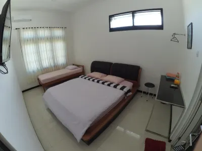 Mess Inn Semarang Hotels in North Semarang