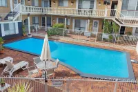 Clifford Park Motor Inn Hotels in Cotswold Hills