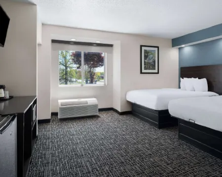 Baymont by Wyndham Boardman Hotels in Boardman Township