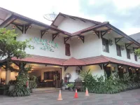 Narita Hotel Tulungagung Hotels in Pagerwojo