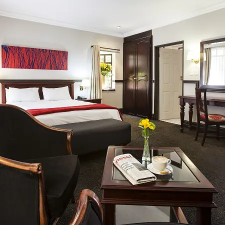 Court Classique Suite Hotel Отели рядом с достопримечательностью «Парк Свободы»