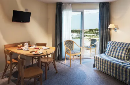 Résidence Valdys Thalasso & Spa - les Pins Отели рядом с достопримечательностью «Casino La Pastourelle»