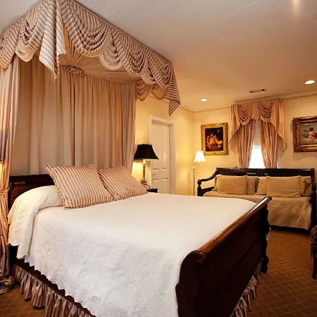 Monmouth Historic Inn