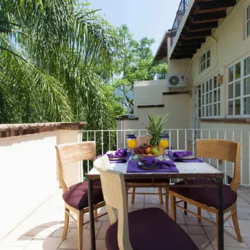 Garlands Del Rio