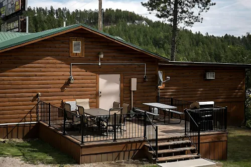 Holy Smoke Resort Hotels in Mount Rushmore UT