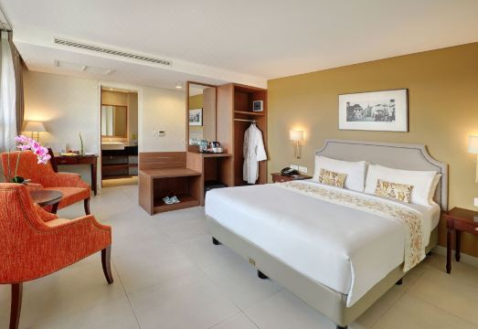 5. 코쿤 호텔 수라..