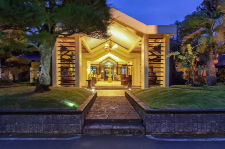 Hotel Montana Dua Malang Отели рядом с достопримечательностью «DUCK RC DDR»