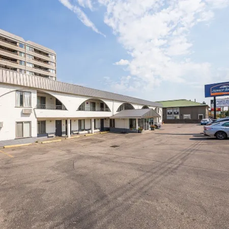 Howard Johnson by Wyndham Downtown Kamloops
