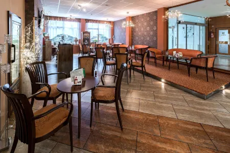 Hotel Barátság Отели в г. Хайдусобослоский яраш