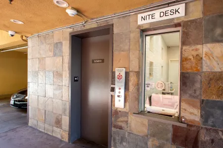 Elev8 hotel Los Angeles, LAX Отели рядом с достопримечательностью «Inglewood Park Maintenance»