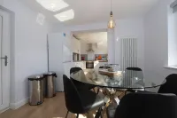 Dunfermline Luxury 3 Bedroom House Hotels in Rosyth