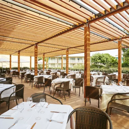 PortAventura Hotel Roulette - Unlimited access to PortAventura Park & 1 access to Ferrari Land