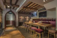 The Three Swans Hotel, Market Harborough, Leicestershire - bars