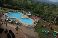 Le Neoulous Hotels in Ceret