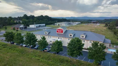 HomeTown Inn-Ringgold Hotels near Ringgold Art & Frame Gallery