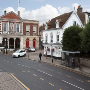 Hampden Apartments - the George Отели рядом с достопримечательностью «Dramatica»