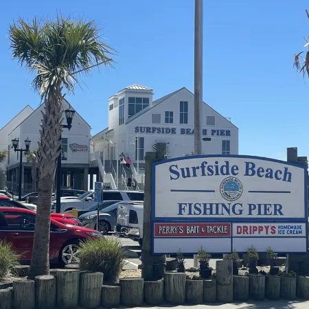 Charming 2-bedroom cottage near downtown Surfside Beach. Quick walk to the beach
