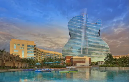 The Guitar Hotel at Seminole Hard Rock Hotel & Casino Отели рядом с достопримечательностью «FLL Airport Flight Landing View Point»