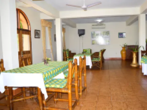Coconut Grove Bridge House Hotels in Elmina