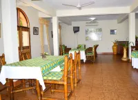 Coconut Grove Bridge House Hoteles en Elmina