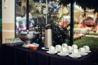 Delcas Hotel - breakfast