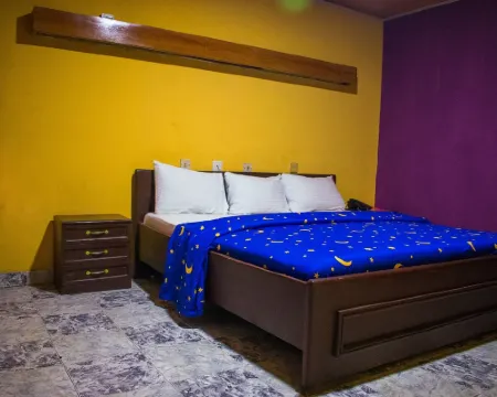 Divine Fountain Agidingbi โรงแรมในOjodu