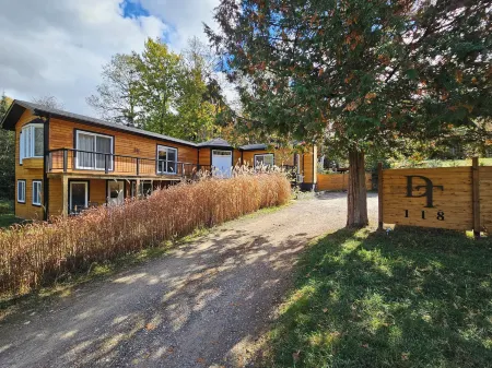 Le Den de Tremblant Отели в г. Мон-Трамблан