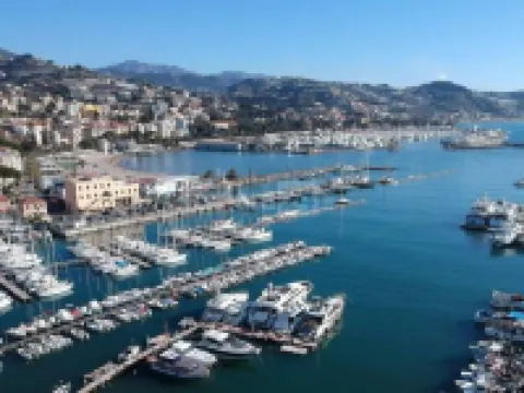 กาซาเซฟฟิริโน โรงแรมในซานเรโม