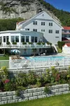 White Mountain Hotel and Resort - Pools