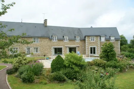 Le Relais Postal B&B Отели в г. Вир-Нормандия